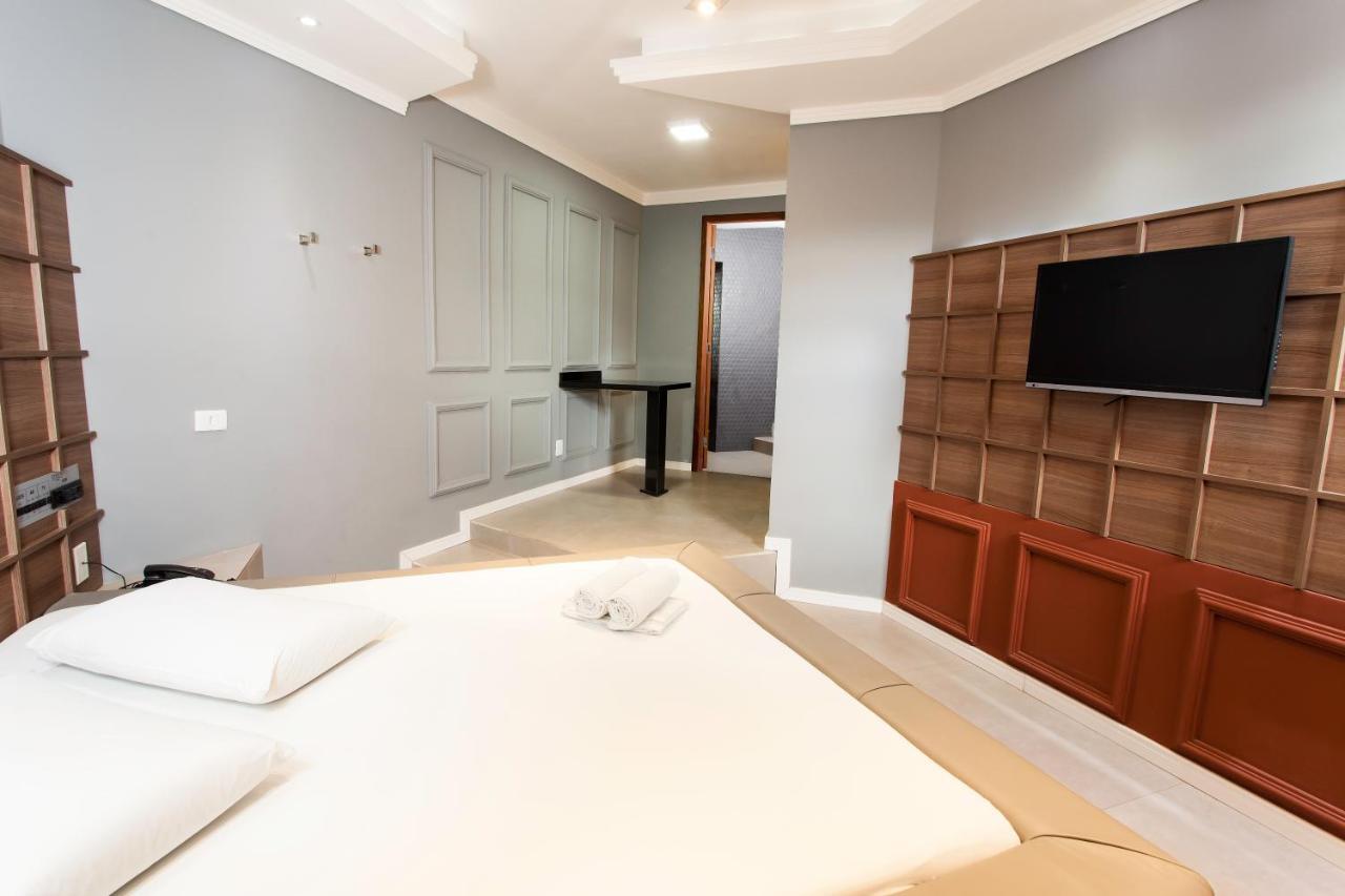 Almirante Tamandaré Motel Napoleon מראה חיצוני תמונה