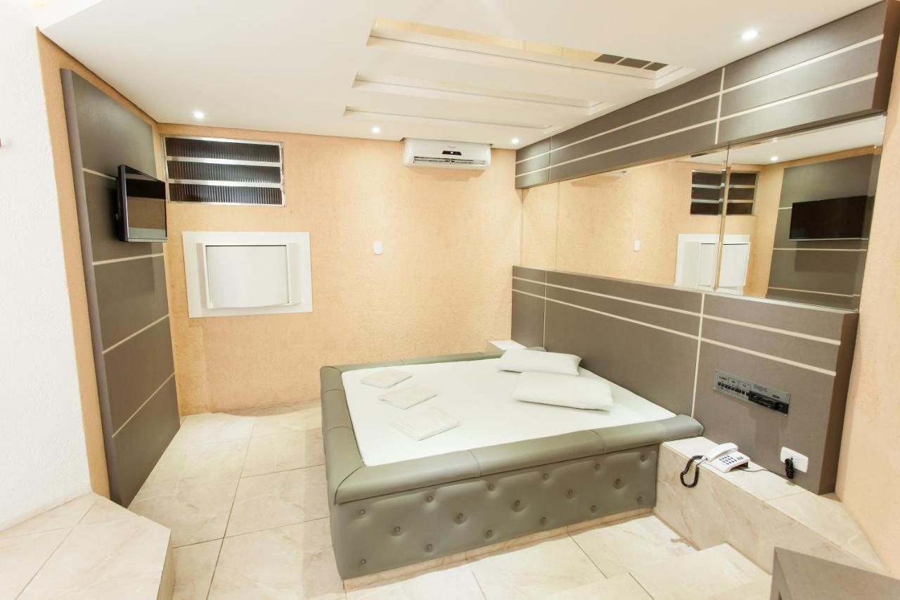Almirante Tamandaré Motel Napoleon מראה חיצוני תמונה