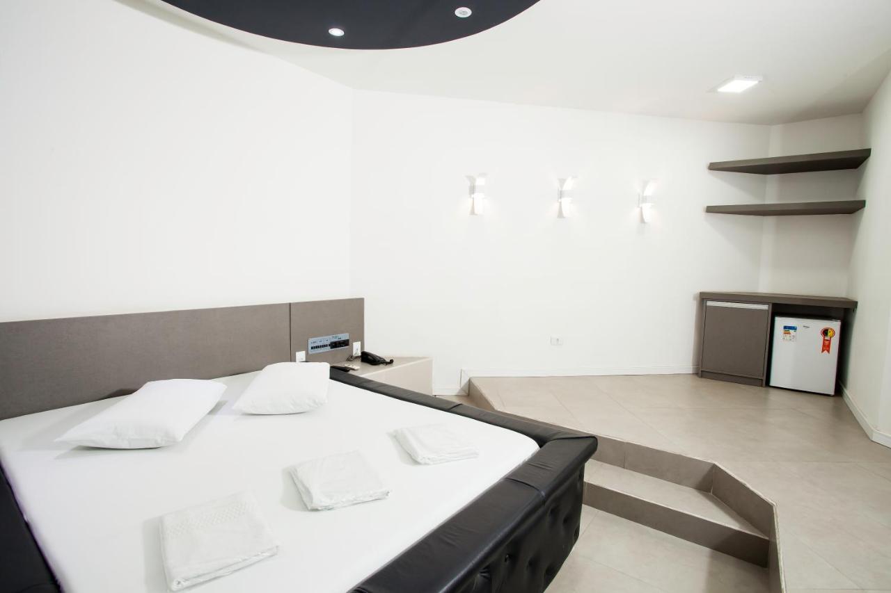 Almirante Tamandaré Motel Napoleon מראה חיצוני תמונה