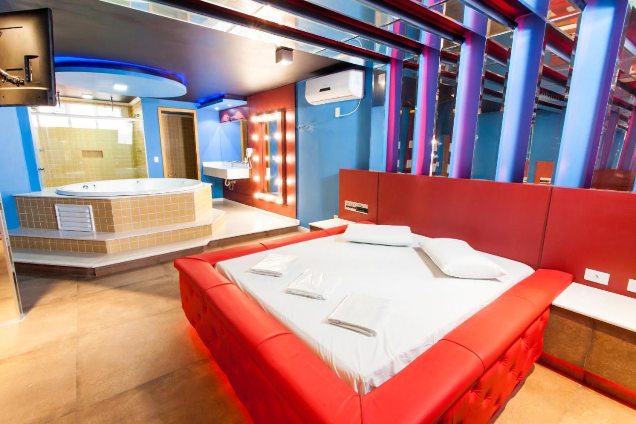 Almirante Tamandaré Motel Napoleon מראה חיצוני תמונה
