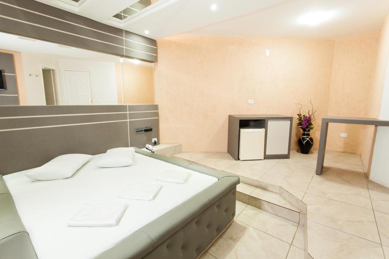 Almirante Tamandaré Motel Napoleon מראה חיצוני תמונה